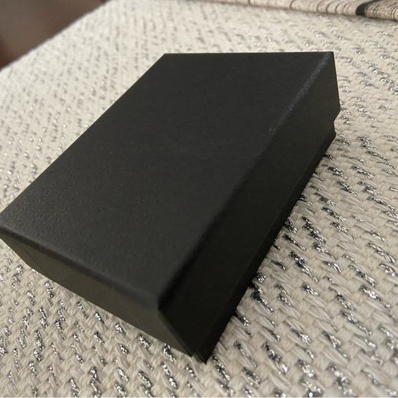 MONET heart charm bracelet with rhinestones - Picture 12 of 12